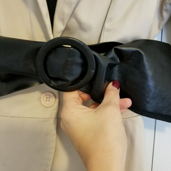 SOLD 💢  Bowtie Stretch Blazer & Cami - Picture 3 of 8